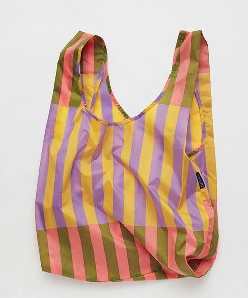 BAGGU（バグー）の「BAGGU Standard Bag（エコバッグ/サブバッグ・レディース・オレンジ系その他/グリーン×ピンク/レモンイエロー/ピンク系その他/モスグリーン/ピンク系その他2/ピンク系その他3/ピンク/ダークカーキ/ブルー系1/ブラック×ホワイト/ネイビー×ホワイト/グリーン系その他/ブルー系その他/ホワイト系その他/イエロー/ピンク系その他4・FREE）」の17枚目の写真