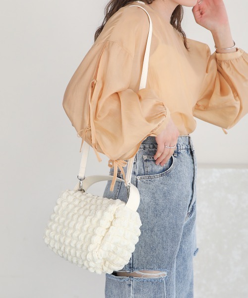 Bab(バブ)の「ぽこぽこショルダーバッグ(ショルダーバッグ・レディース・アイボリー/ブラック・ONESIZE)」の9枚目の写真