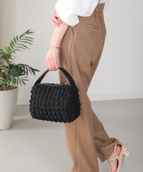 Bab(バブ)の「ぽこぽこショルダーバッグ(ショルダーバッグ・レディース・アイボリー/ブラック・ONESIZE)」の11枚目の写真