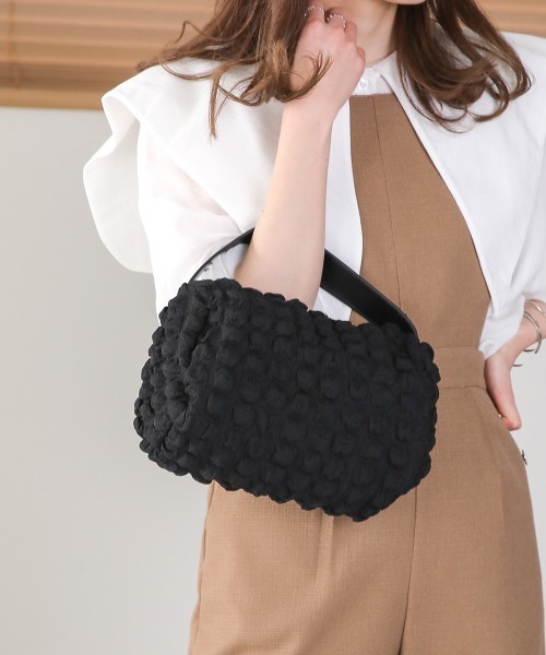 Bab(バブ)の「ぽこぽこショルダーバッグ(ショルダーバッグ・レディース・アイボリー/ブラック・ONESIZE)」の12枚目の写真