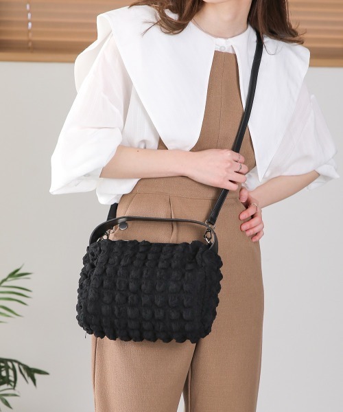 Bab(バブ)の「ぽこぽこショルダーバッグ(ショルダーバッグ・レディース・アイボリー/ブラック・ONESIZE)」の13枚目の写真