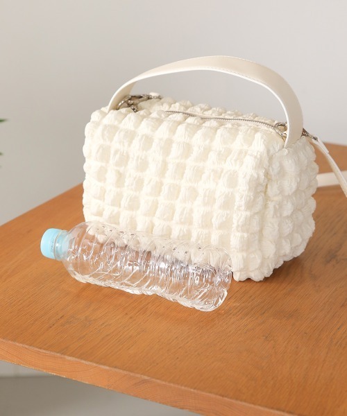 Bab(バブ)の「ぽこぽこショルダーバッグ(ショルダーバッグ・レディース・アイボリー/ブラック・ONESIZE)」の17枚目の写真