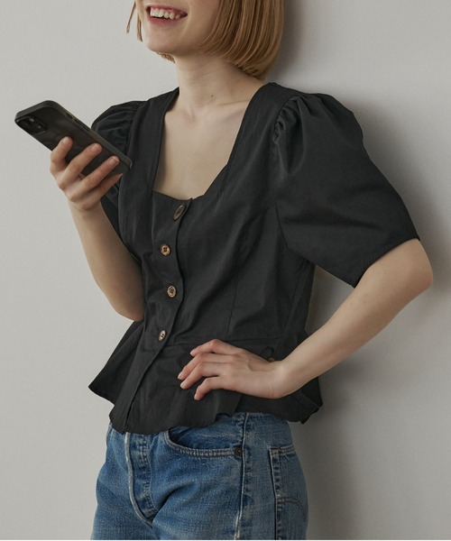 INSIIS(インシス)の「スクエアネックペプラムブラウス(シャツ/ブラウス・レディース・オフホワイト/ブラック・フリー)」の2枚目の写真