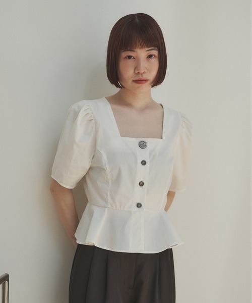 INSIIS(インシス)の「スクエアネックペプラムブラウス(シャツ/ブラウス・レディース・オフホワイト/ブラック・フリー)」の4枚目の写真