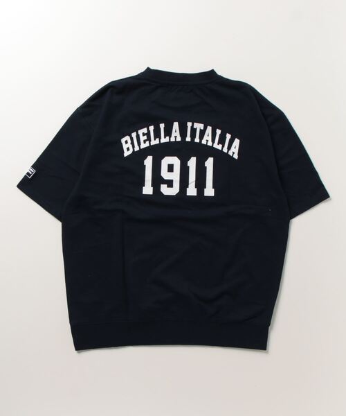 FILA(フィラ)の「FILA /フィラ ミニ裏毛カレッジロゴ入り半トレ(スウェット・メンズ・ブラック/ネイビー/アッシュグレー・LARGE/MEDIUM)」の6枚目の写真
