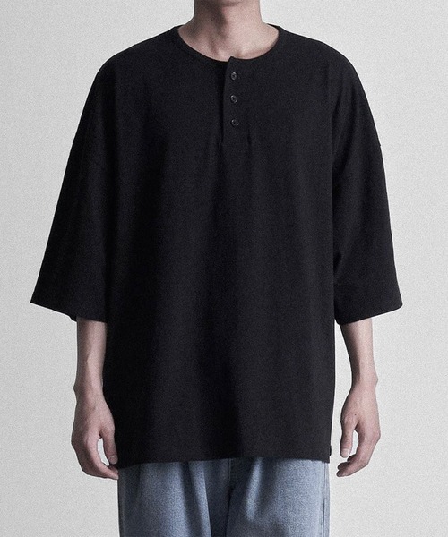 RUUBON(ルーボン)の「【RUUBON】relax henry neck Tee / リラックス ヘンリーネック Tシャツ(Tシャツ/カットソー・メンズ・ブラック/ライトグレー・S/M/L)」の4枚目の写真