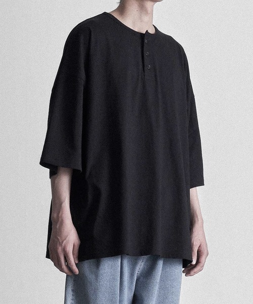 RUUBON(ルーボン)の「【RUUBON】relax henry neck Tee / リラックス ヘンリーネック Tシャツ(Tシャツ/カットソー・メンズ・ブラック/ライトグレー・S/M/L)」の5枚目の写真