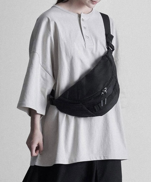 RUUBON(ルーボン)の「【RUUBON】relax henry neck Tee / リラックス ヘンリーネック Tシャツ(Tシャツ/カットソー・メンズ・ブラック/ライトグレー・S/M/L)」の8枚目の写真