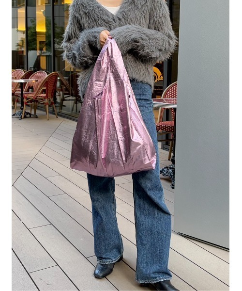 BAGGU(バグー)の「【BAGGU(バグゥ)】メタリック (日本限定)/ エコバッグ / トートバッグ〈A4サイズ対応〉(エコバッグ/サブバッグ・レディース・イエロー/シルバーグレー/その他1/その他2/セージグリーン/ライトブルー/ピンク/ライトピンク・0)」の6枚目の写真