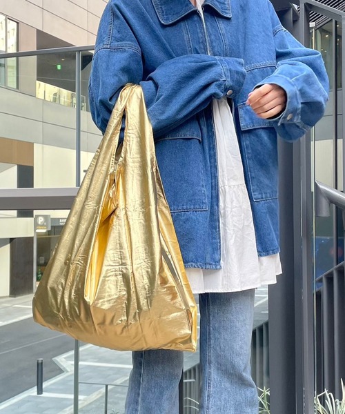 BAGGU(バグー)の「【BAGGU(バグゥ)】メタリック (日本限定)/ エコバッグ / トートバッグ〈A4サイズ対応〉(エコバッグ/サブバッグ・レディース・イエロー/シルバーグレー/その他1/その他2/セージグリーン/ライトブルー/ピンク・0)」の10枚目の写真