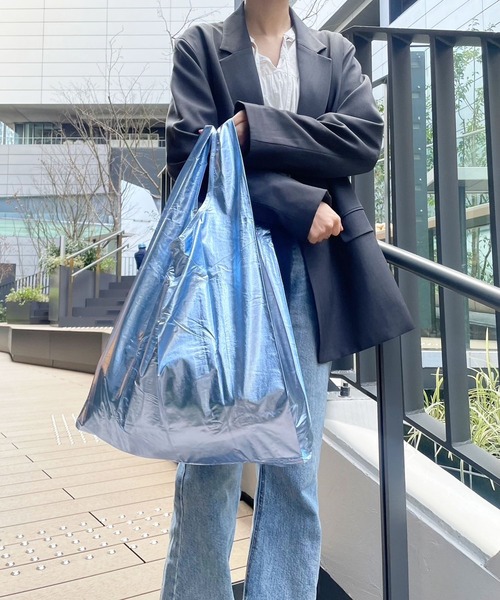 BAGGU(バグー)の「【BAGGU(バグゥ)】メタリック (日本限定)/ エコバッグ / トートバッグ〈A4サイズ対応〉(エコバッグ/サブバッグ・レディース・イエロー/シルバーグレー/その他1/その他2/セージグリーン/ライトブルー/ピンク・0)」の8枚目の写真