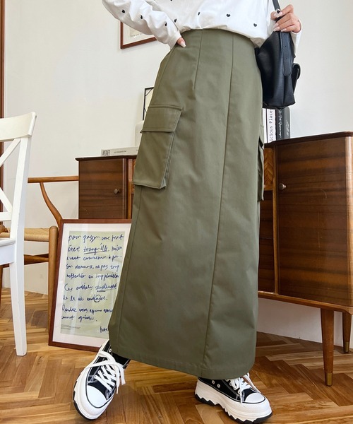 moment+（モーメントプラス）の「バックスリットロングカーゴスカート（スカート・レディース・カーキ/アイボリー/ブラック・S/M/L）」の3枚目の写真