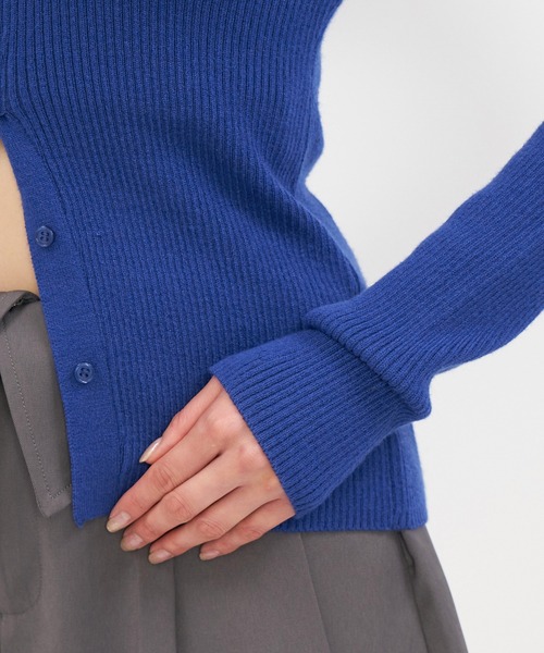 SPIRALGIRL（スパイラルガール）の「オフショルスリットヘムニットトップス（ニット/セーター・レディース・ブラック/ホワイト/ブルー・FREE）」の8枚目の写真