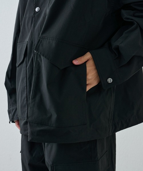 COLONY 2139（コロニートゥーワンスリーナイン）の「ストレッチスタンドブルゾン（ブルゾン・メンズ・カーキ/ブラック・MEDIUM/LARGE）」の22枚目の写真