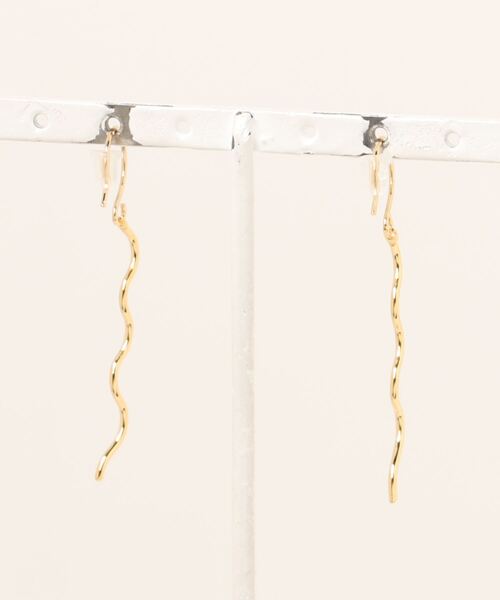 RAGEBLUE(レイジブルー)の「ウェーブメタルピアス(ピアス(両耳用)・レディース・その他・FREE)」の4枚目の写真