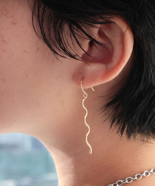 RAGEBLUE(レイジブルー)の「ウェーブメタルピアス(ピアス(両耳用)・レディース・その他・FREE)」の1枚目の写真