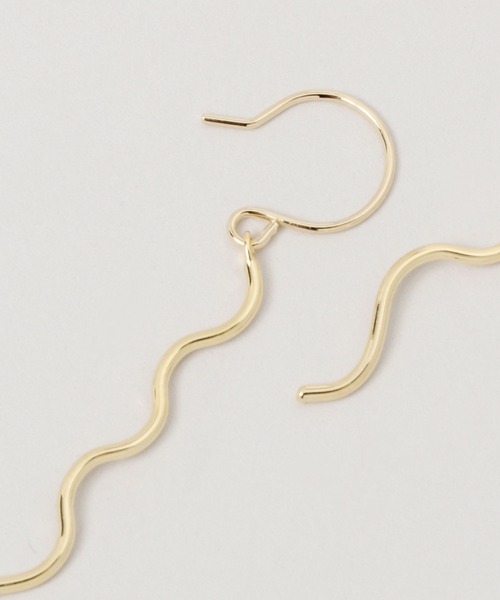 RAGEBLUE(レイジブルー)の「ウェーブメタルピアス(ピアス(両耳用)・レディース・その他・FREE)」の2枚目の写真