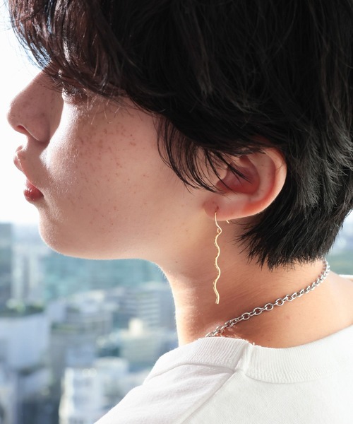 RAGEBLUE(レイジブルー)の「ウェーブメタルピアス(ピアス(両耳用)・レディース・その他・FREE)」の6枚目の写真