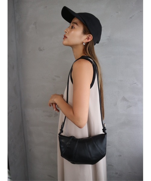 TRUNC（トランクエイティーエイト）の「Stitch Design Shoulder Bag（ショルダーバッグ・レディース・ブラック/グリーン・FREE）」の3枚目の写真