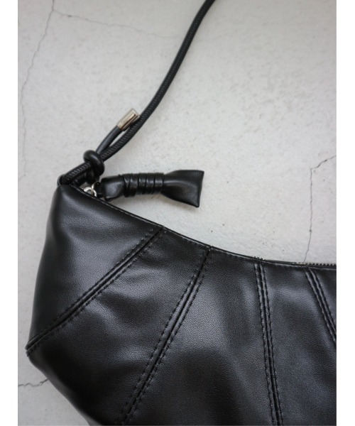 TRUNC（トランクエイティーエイト）の「Stitch Design Shoulder Bag（ショルダーバッグ・レディース・ブラック/グリーン・FREE）」の9枚目の写真