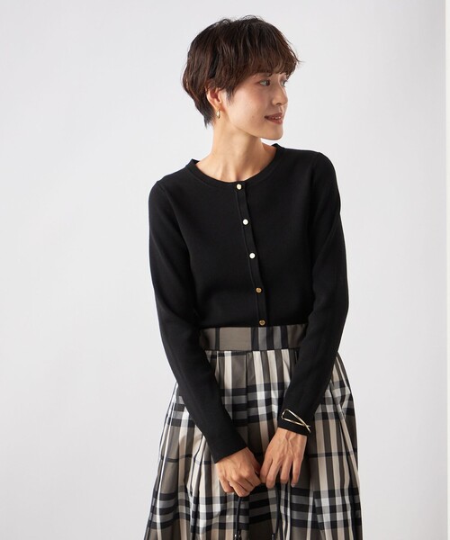 NOLLEY’S(ノーリーズ)の「《手洗い可能》総針ストレッチクルーネックカーディガン(カーディガン/ボレロ・レディース・ブラック/ネイビー/オフホワイト・38)」の2枚目の写真