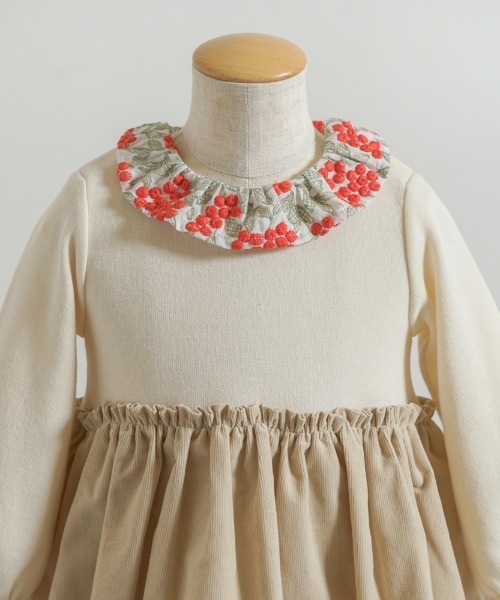 Hoppetta(ホッペッタ)の「【Hoppetta plus】オーガニックコットンベリー刺繍襟ボディオール 70cm・80cm(ロンパース・キッズ・レッド/ブルー・80cm/70cm)」の3枚目の写真