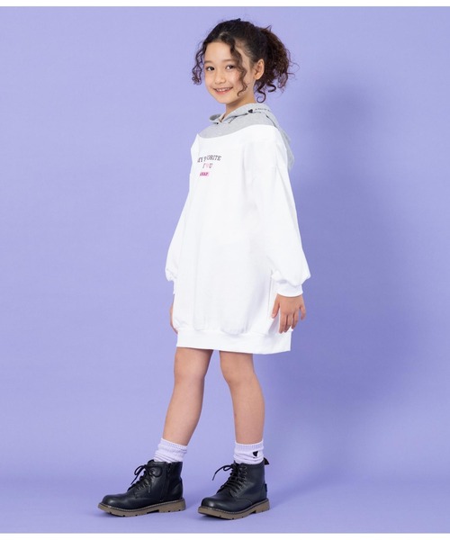 ANAP kids（アナップキッズ）の「切替フード付き裏毛スウェットワンピース（ワンピース・キッズ・ラベンダー/ベージュ/オフホワイト・120cm/110cm/130cm）」の5枚目の写真