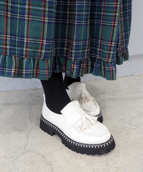 byあしながおじさん（バイアシナガオジサン）の「軽量｜厚底キルトタッセルローファー　8710549（ローファー・レディース・ブラック/オフホワイト/シルバー・L/LL/M/S）」の9枚目の写真