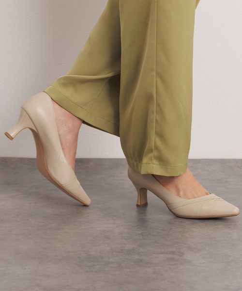 卑弥呼（ヒミコ）の「【Made in Japan】【撥水】切替デザインナナメカットパンプス/643107（パンプス・レディース・アイボリー/カーキ/ブラック/ベージュ/プラチナム/グレー・23.5cm/24.0cm/24.5cm/22.5cm/23.0cm/22.0cm/25.5cm/25.0cm/21.5cm/26.0cm）」の5枚目の写真