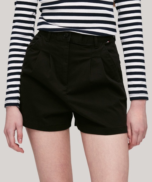 tommy jeans(トミー ジーンズ)の「【NET ViVi掲載】クレアハイライズプリーツショートパンツ(その他パンツ・レディース・ベージュ/ブラック・26inch/25inch)」の2枚目の写真