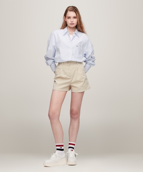 tommy jeans(トミー ジーンズ)の「【NET ViVi掲載】クレアハイライズプリーツショートパンツ(その他パンツ・レディース・ベージュ/ブラック・26inch/25inch)」の3枚目の写真