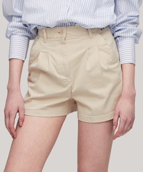 tommy jeans(トミー ジーンズ)の「【NET ViVi掲載】クレアハイライズプリーツショートパンツ(その他パンツ・レディース・ベージュ/ブラック・26inch/25inch)」の9枚目の写真