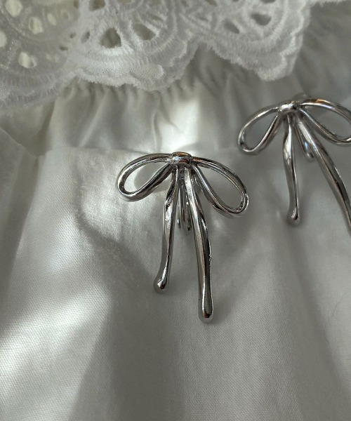 marjour（マージュール）の「RIBBON EARRING（イヤリング・レディース・ゴールド/シルバー・FREE）」の2枚目の写真