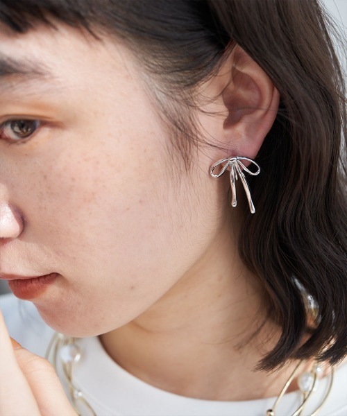 marjour（マージュール）の「RIBBON EARRING（イヤリング・レディース・ゴールド/シルバー・FREE）」の4枚目の写真