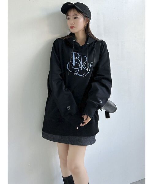 dazzlin(ダズリン)の「Ripple of Colorロゴフーディ(パーカー・レディース・オフホワイト/ブラック・SMALL/FREE)」の4枚目の写真