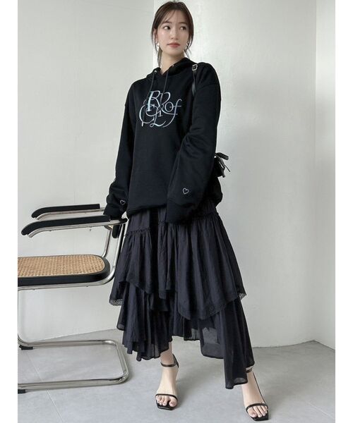 dazzlin(ダズリン)の「Ripple of Colorロゴフーディ(パーカー・レディース・オフホワイト/ブラック・SMALL/FREE)」の13枚目の写真