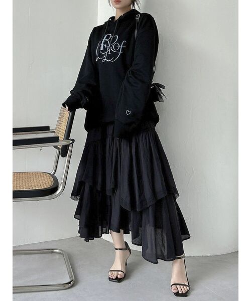 dazzlin(ダズリン)の「Ripple of Colorロゴフーディ(パーカー・レディース・オフホワイト/ブラック・SMALL/FREE)」の14枚目の写真