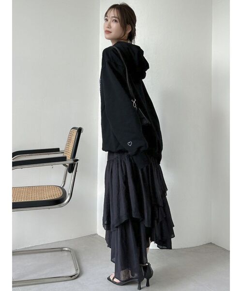 dazzlin(ダズリン)の「Ripple of Colorロゴフーディ(パーカー・レディース・オフホワイト/ブラック・SMALL/FREE)」の15枚目の写真