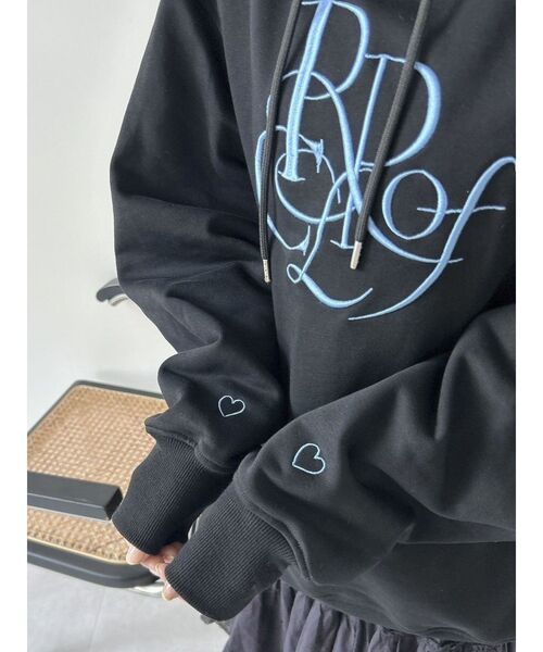 dazzlin(ダズリン)の「Ripple of Colorロゴフーディ(パーカー・レディース・オフホワイト/ブラック・SMALL/FREE)」の16枚目の写真