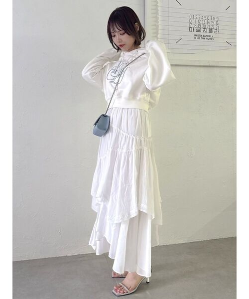 dazzlin(ダズリン)の「Ripple of Colorロゴフーディ(パーカー・レディース・オフホワイト/ブラック・SMALL/FREE)」の20枚目の写真