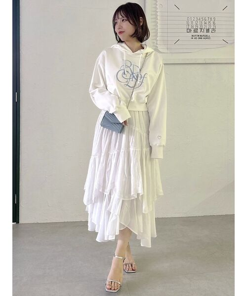 dazzlin(ダズリン)の「Ripple of Colorロゴフーディ(パーカー・レディース・オフホワイト/ブラック・SMALL/FREE)」の21枚目の写真