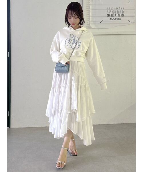 dazzlin（ダズリン）の「Ripple of Colorロゴフーディ（パーカー