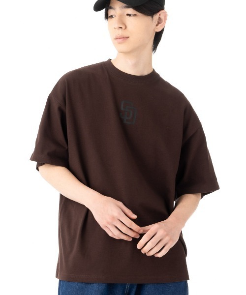 NEW ERA(ニューエラ)の「ニューエラ 半袖Tシャツ オーバーサイズドロップ ONSPOTZ別注(Tシャツ/カットソー・メンズ・ブラック/ホワイト/ネイビー/ブラウン/ホワイト系その他/オフホワイト/ホワイト系その他2/ブラック系その他/グレー・S/M/L/XL/XXL)」の8枚目の写真