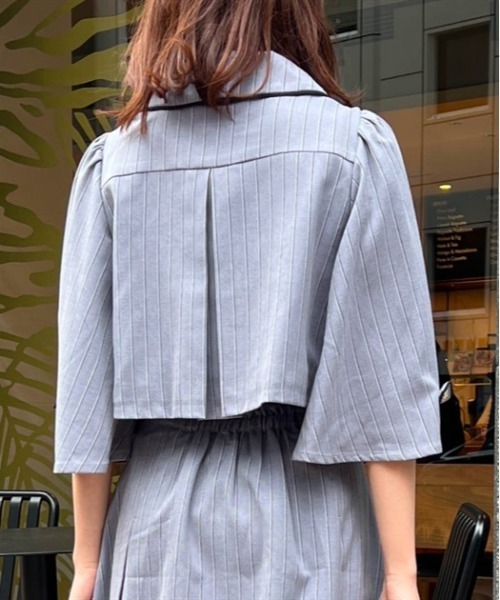 axes femme POETIQUE（アクシーズファムポエティック）の「ダブルボタンケープジャケット（テーラードジャケット・レディース・ベージュ/グレー/ブラック・MEDIUM）」の5枚目の写真