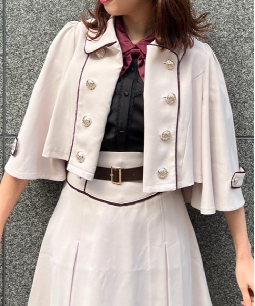 axes femme POETIQUE（アクシーズファムポエティック）の「ダブルボタンケープジャケット（テーラードジャケット・レディース・ベージュ/グレー/ブラック・MEDIUM）」の6枚目の写真