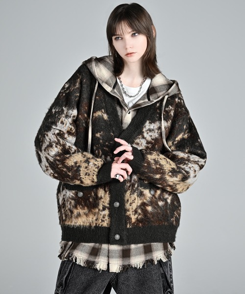 ADRER(アドラー)の「extra quality heavy weight jacquard knit cardigan / エクストラクオリティヘビーウエイトジャガードニットカーディガン(カーディガン/ボレロ・メンズ・ライトグレー/ブラック/チャコールグレー/ブラック×ゴールド/ホワイト/レッド系1/ブラウン系1/ブラック系1/ネイビー系1/ホワイト系1/グレー系1・XX-SMALL/X-SMALL/SMALL/MEDIUM/LARGE)」の21枚目の写真