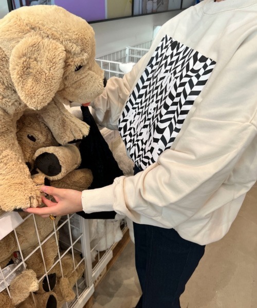 byYOUANCE（バイユアンス）の「ダメージグラフィックスウェット（スウェット・レディース・グリーン/アイボリー・FREE）」の2枚目の写真