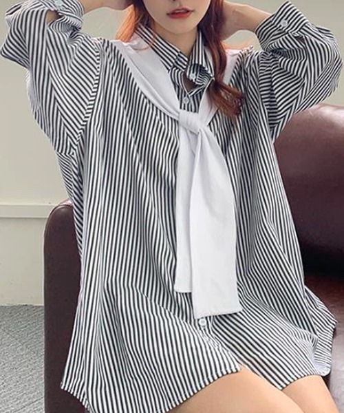 Amulet(アミュレット)の「肩掛け付きストライプシャツ(シャツ/ブラウス・レディース・ブルー/ブラック・XL/L/M)」の6枚目の写真