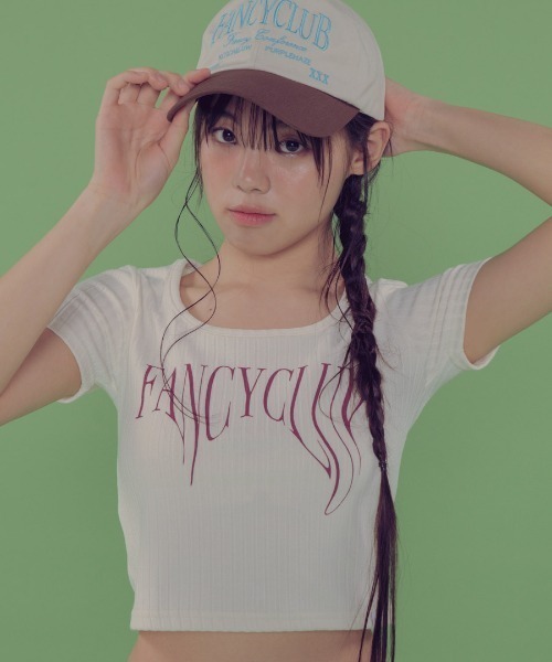 FANCY CLUB（ファンシークラブ）の「A'GEM/9 × .kom 『 FANCY CLUB/ファンシークラブ』 TYPO BASIC U-NECK TEE/ベーシック Uネック 半袖カットソー（Tシャツ/カットソー・レディース・グレー/アイボリー/ブラック・FREE）」の2枚目の写真