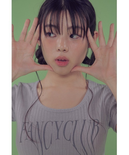 FANCY CLUB（ファンシークラブ）の「A'GEM/9 × .kom 『 FANCY CLUB/ファンシークラブ』 TYPO BASIC U-NECK TEE/ベーシック Uネック 半袖カットソー（Tシャツ/カットソー・レディース・グレー/アイボリー/ブラック・FREE）」の13枚目の写真